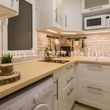 Апартаменты Cozy Beach House. Free Wifi!